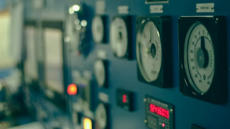 Automatyka przemysłowa PLC i SCADA – zastosowanie w praktyce