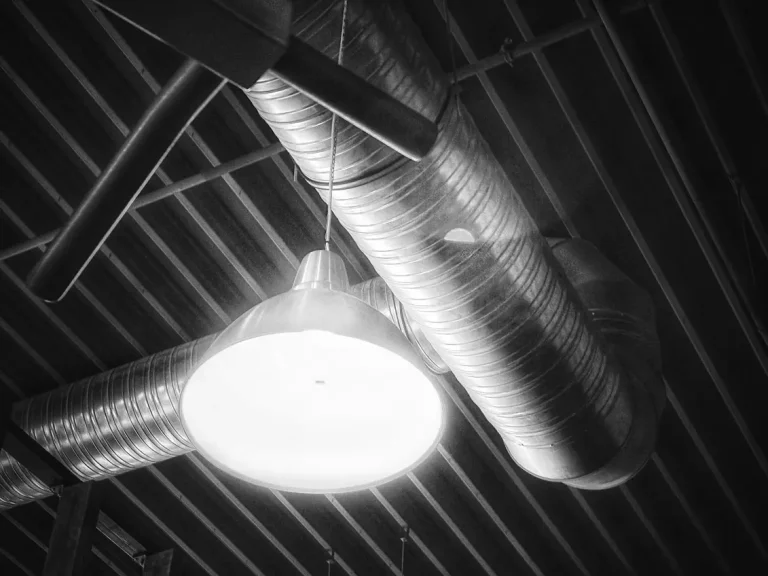 Wentylacja i klimatyzacja hali produkcyjnej – jak dobrać system?